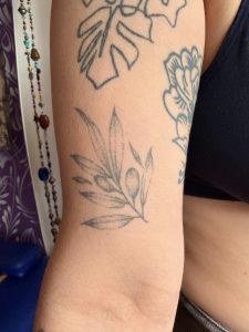 Kellymiti Tatouages Toulouse_Handpoke_Floral